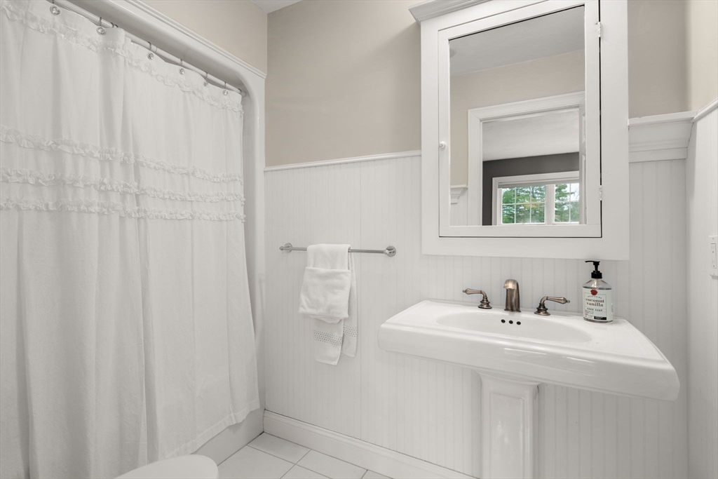 7 Pettee's Pond Lane