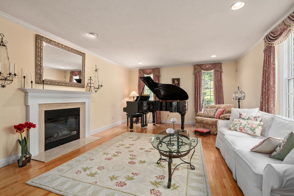 11 Pettees Pond Lane