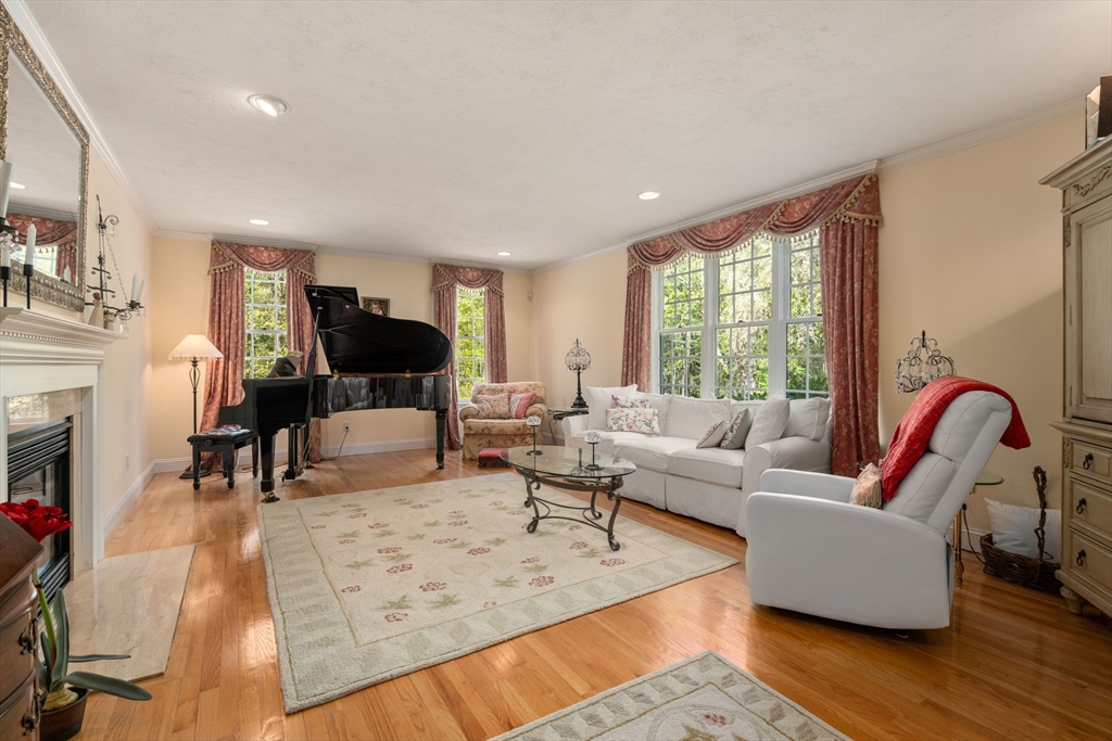 11 Pettees Pond Lane
