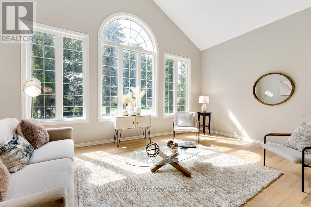 5525 PETTAPIECE CRESCENT
