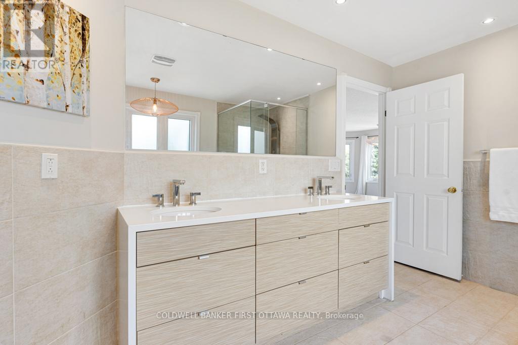 5525 PETTAPIECE CRESCENT