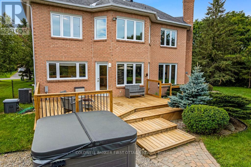5525 PETTAPIECE CRESCENT