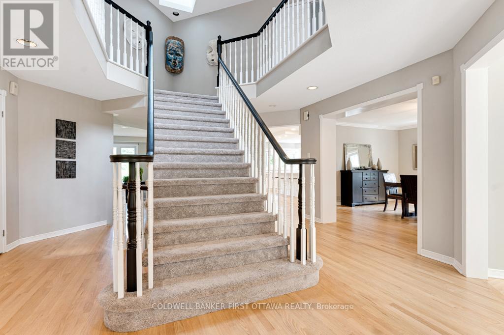 5525 PETTAPIECE CRESCENT