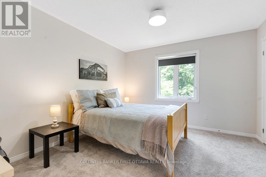 5525 PETTAPIECE CRESCENT