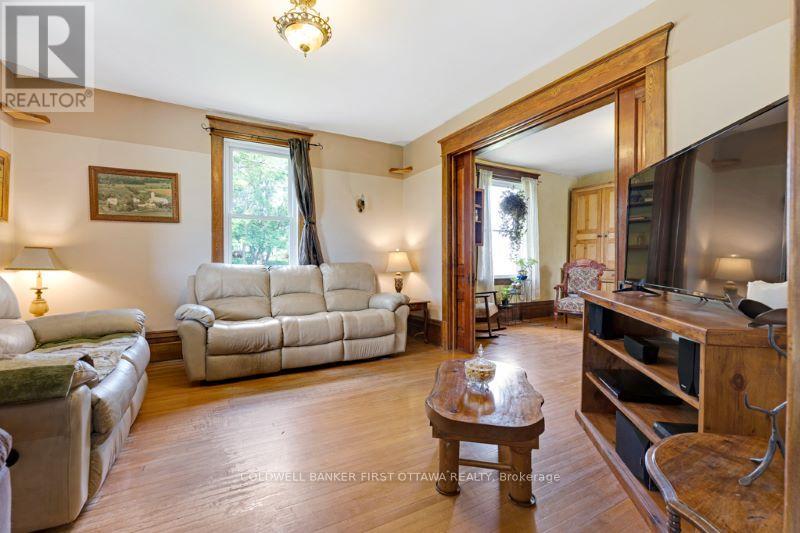 195 MONTGOMERY ROAD