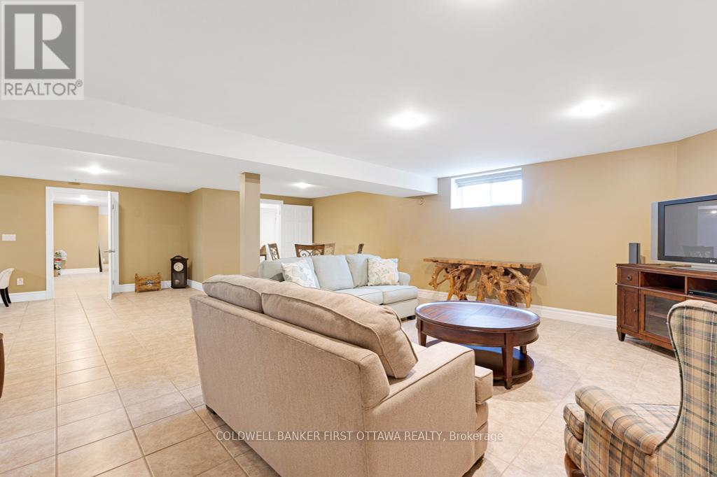 556 WEST POINT DRIVE
