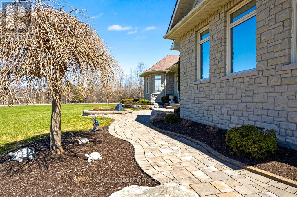 556 WEST POINT DRIVE