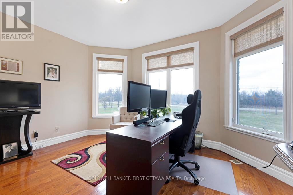 556 WEST POINT DRIVE