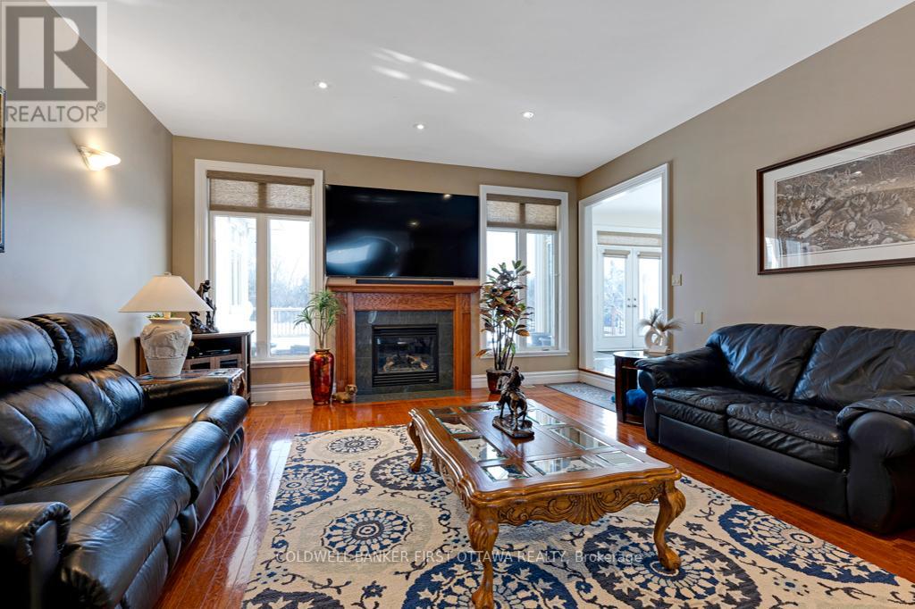 556 WEST POINT DRIVE