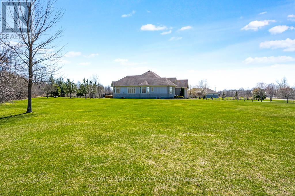 556 WEST POINT DRIVE