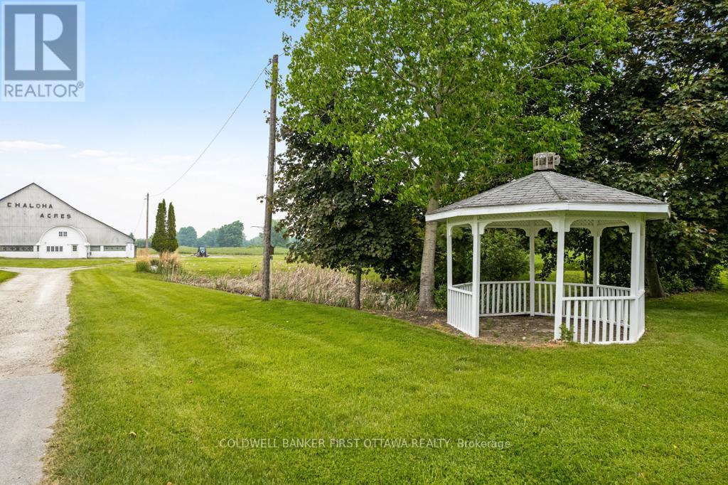2638 RIDEAU FERRY ROAD