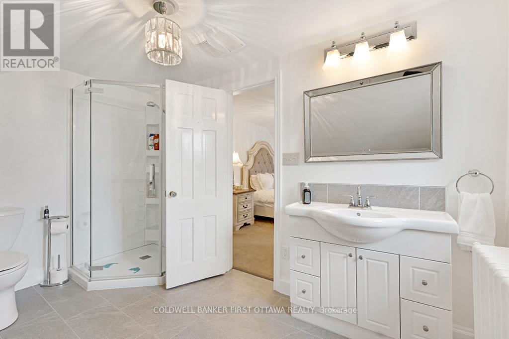 2638 RIDEAU FERRY ROAD