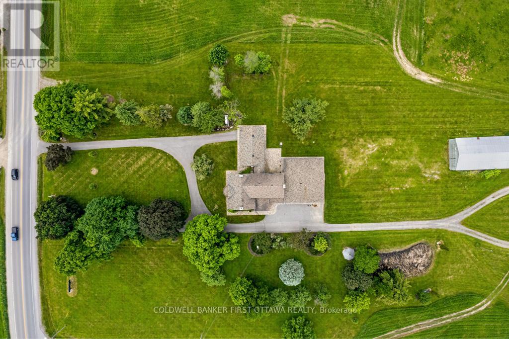 2638 RIDEAU FERRY ROAD