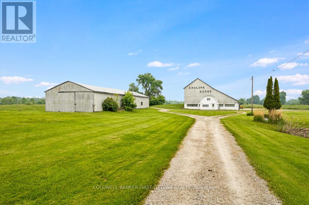2638 RIDEAU FERRY ROAD