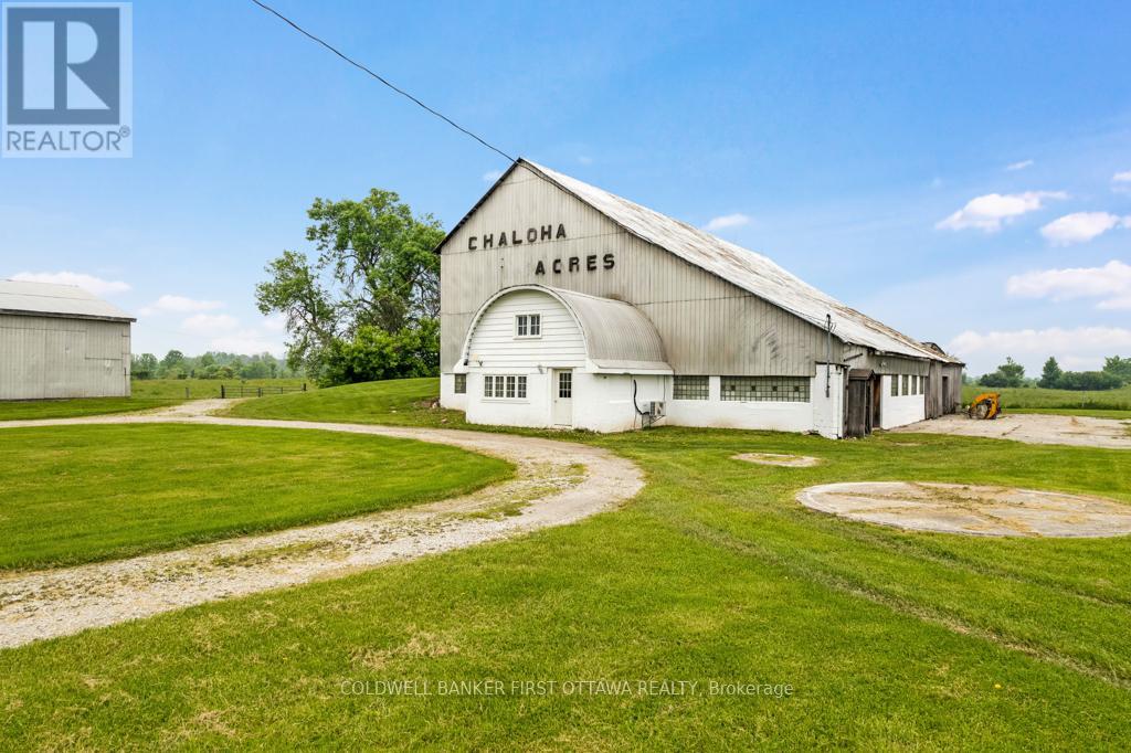 2638 RIDEAU FERRY ROAD