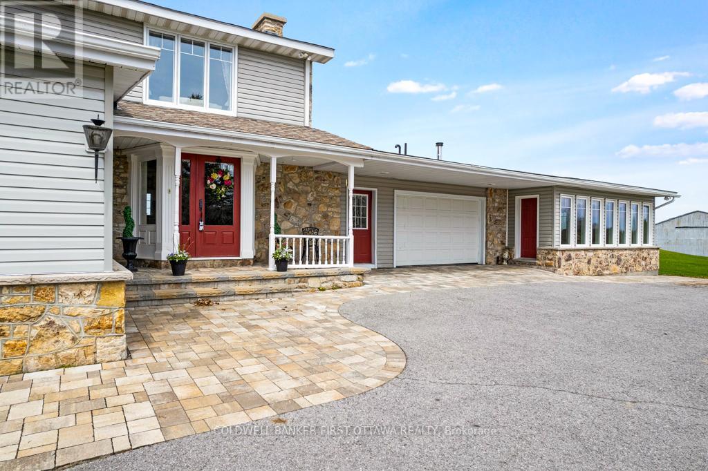2638 RIDEAU FERRY ROAD