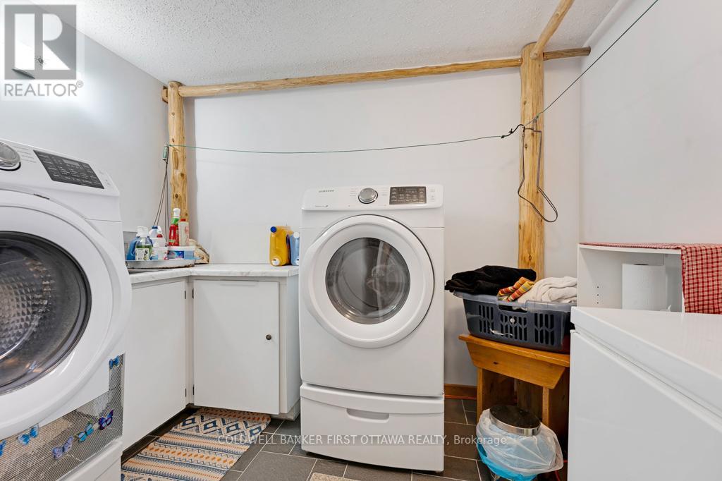 1036 PALMERSTON CRESCENT