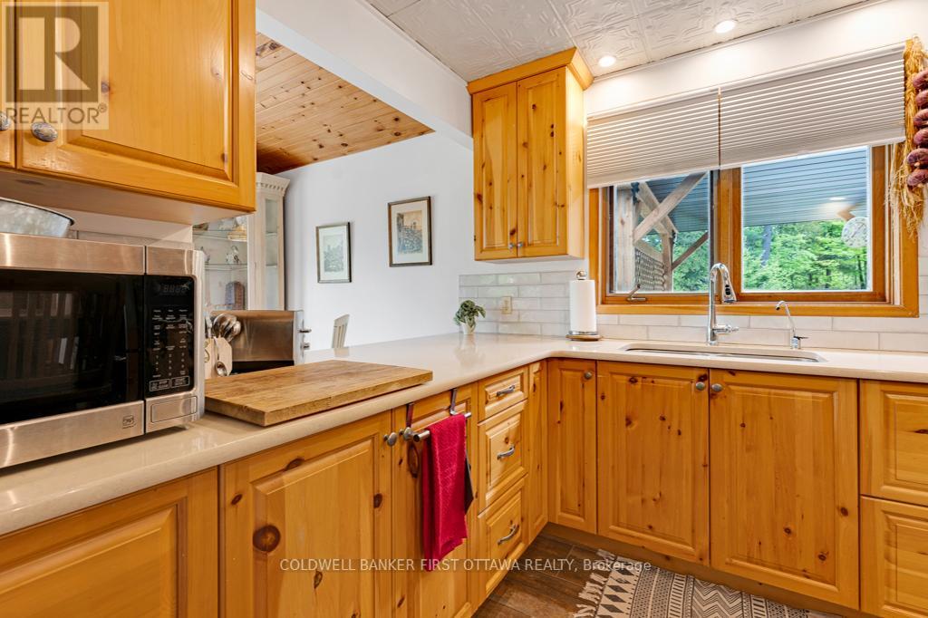 1036 PALMERSTON CRESCENT