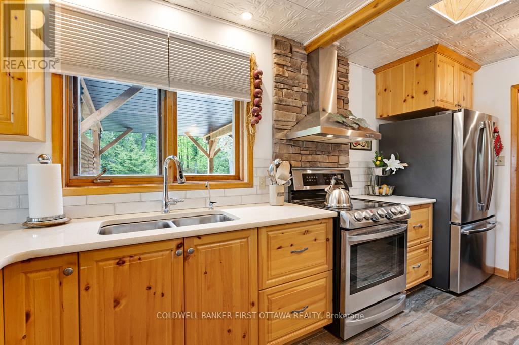 1036 PALMERSTON CRESCENT