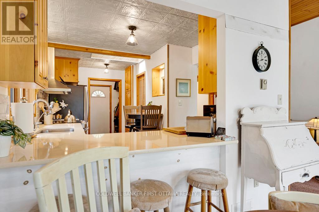 1036 PALMERSTON CRESCENT