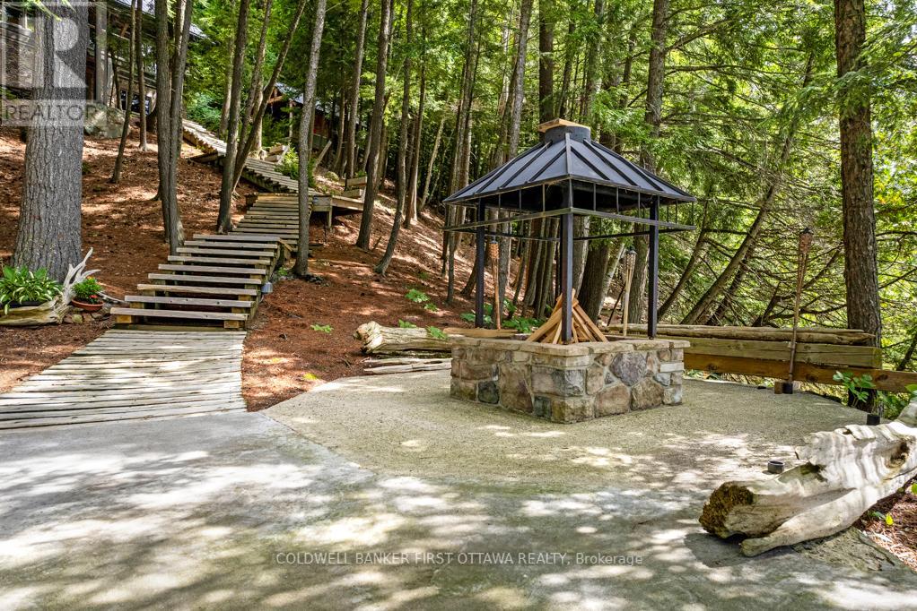 2275 PALMERSTON LAKE