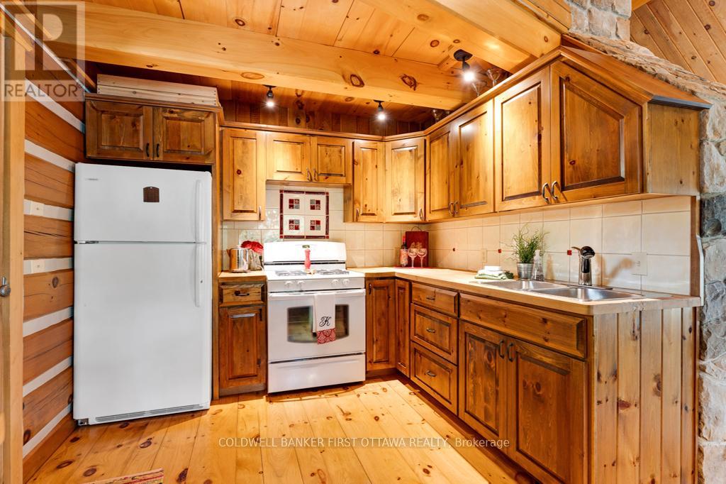 2275 PALMERSTON LAKE