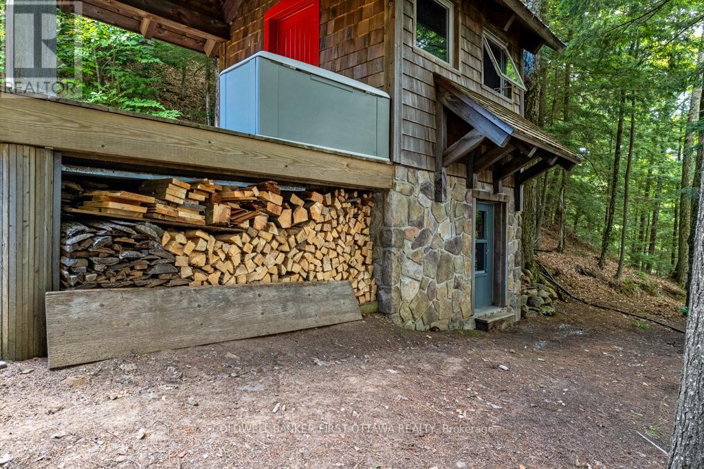 2275 PALMERSTON LAKE