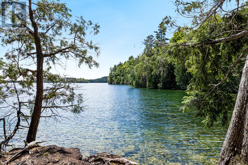 000 PALMERSTON LAKE