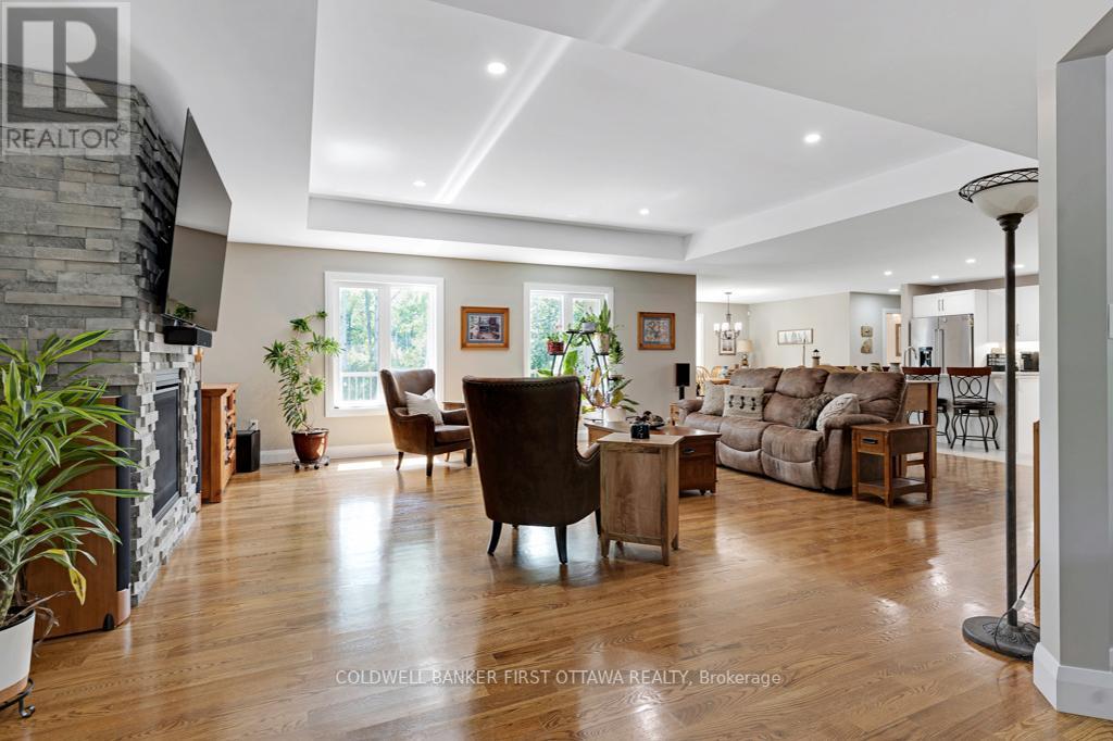22 RIDEAU CROSSING CRESCENT