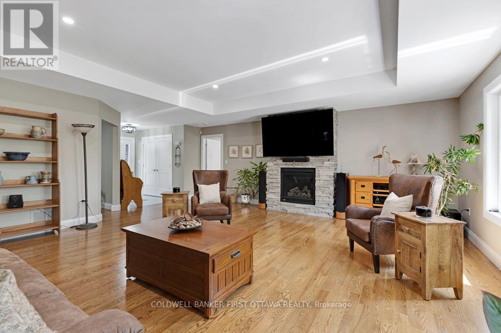 22 RIDEAU CROSSING CRESCENT