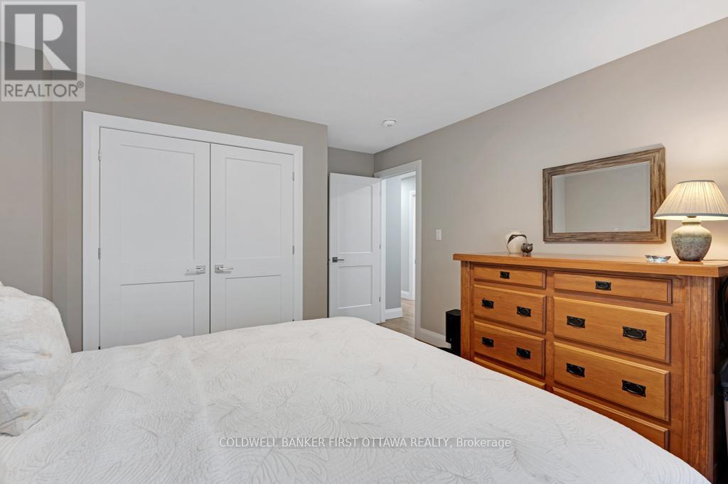 22 RIDEAU CROSSING CRESCENT