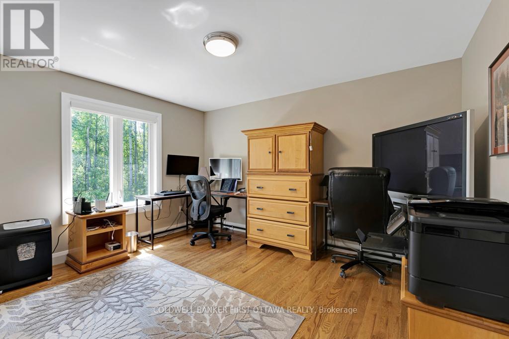 22 RIDEAU CROSSING CRESCENT
