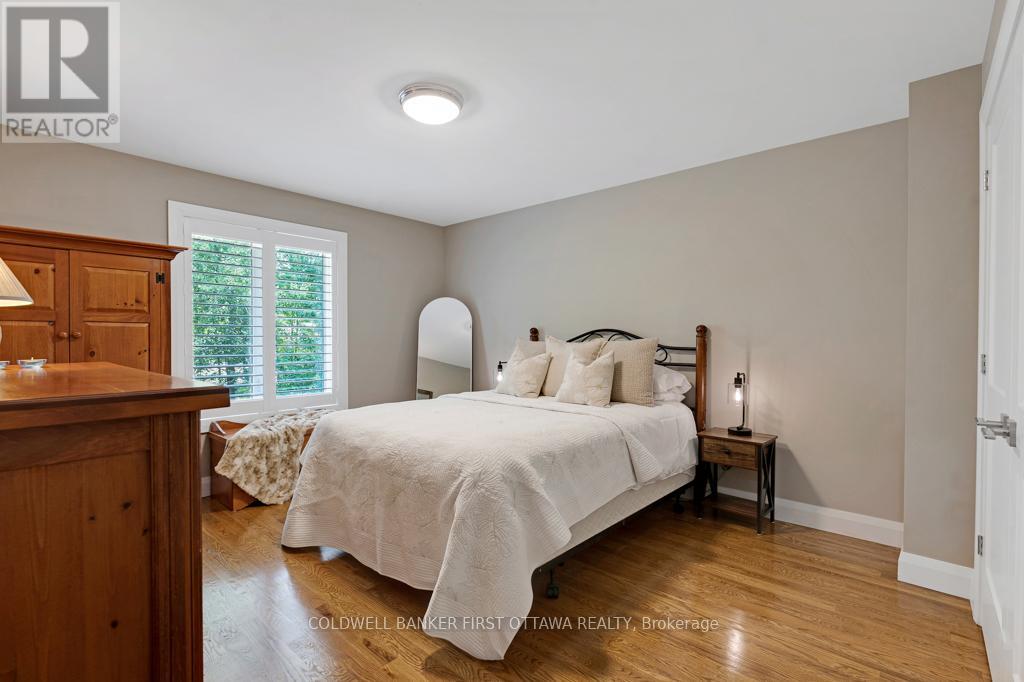 22 RIDEAU CROSSING CRESCENT