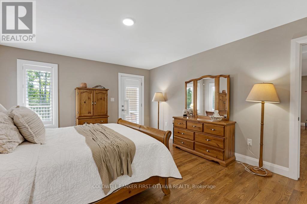 22 RIDEAU CROSSING CRESCENT