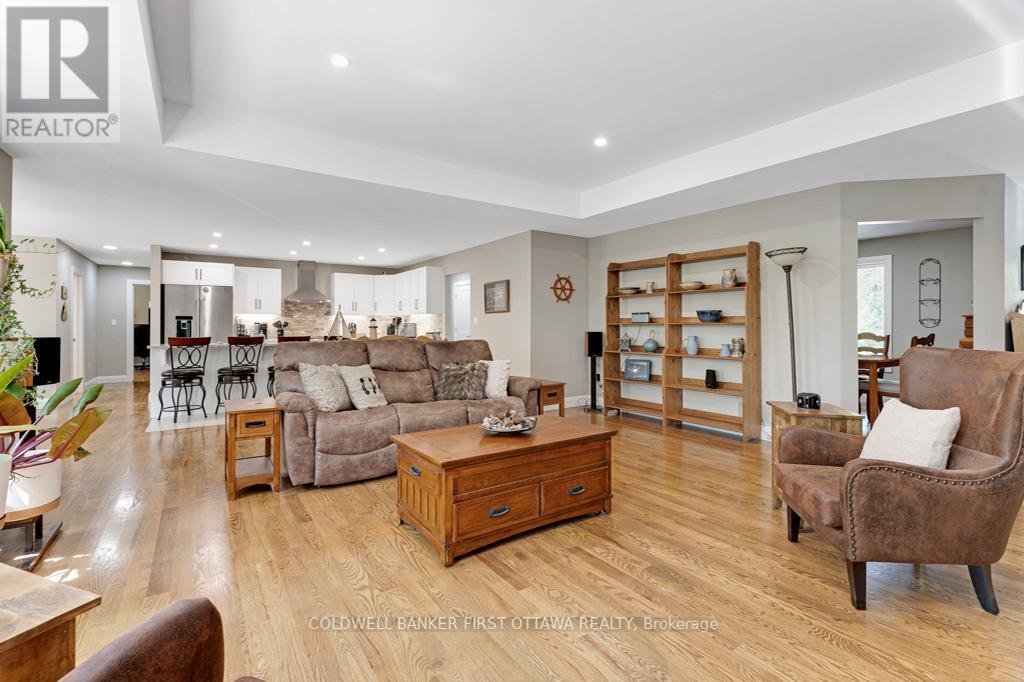 22 RIDEAU CROSSING CRESCENT