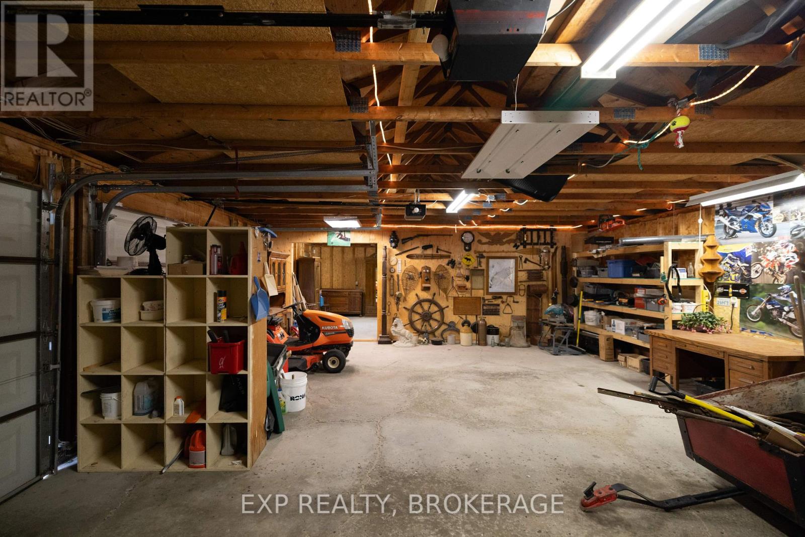 3037 HILLTOP LANE