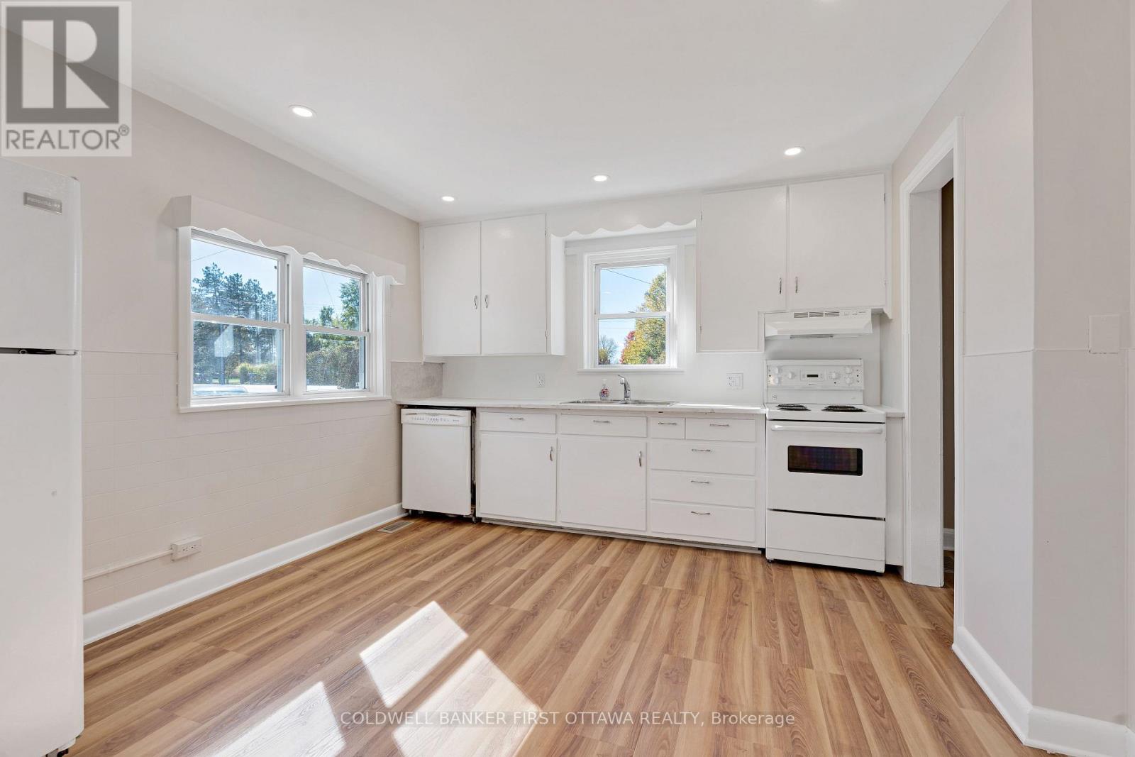 3004 RIDEAU FERRY ROAD