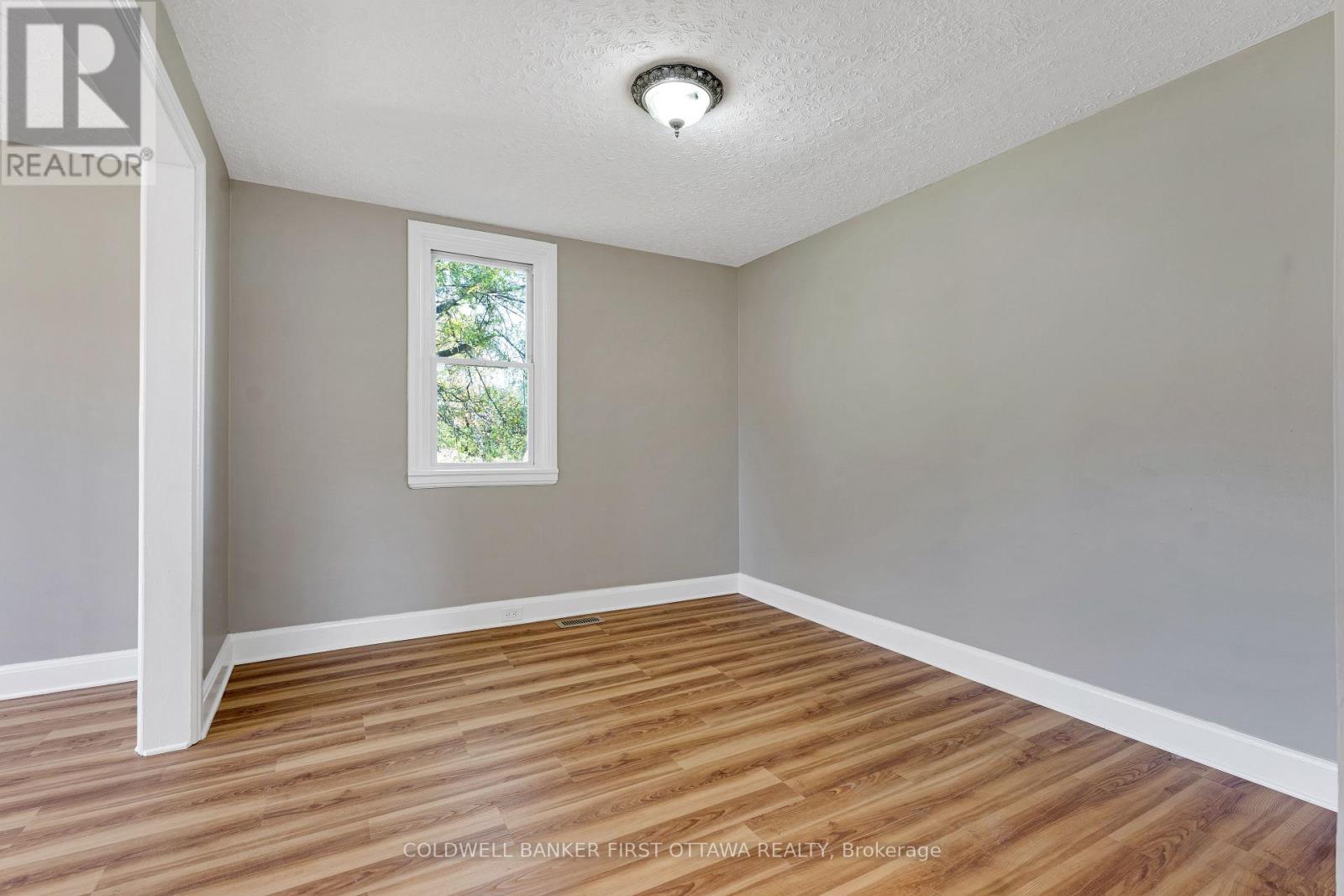 3004 RIDEAU FERRY ROAD