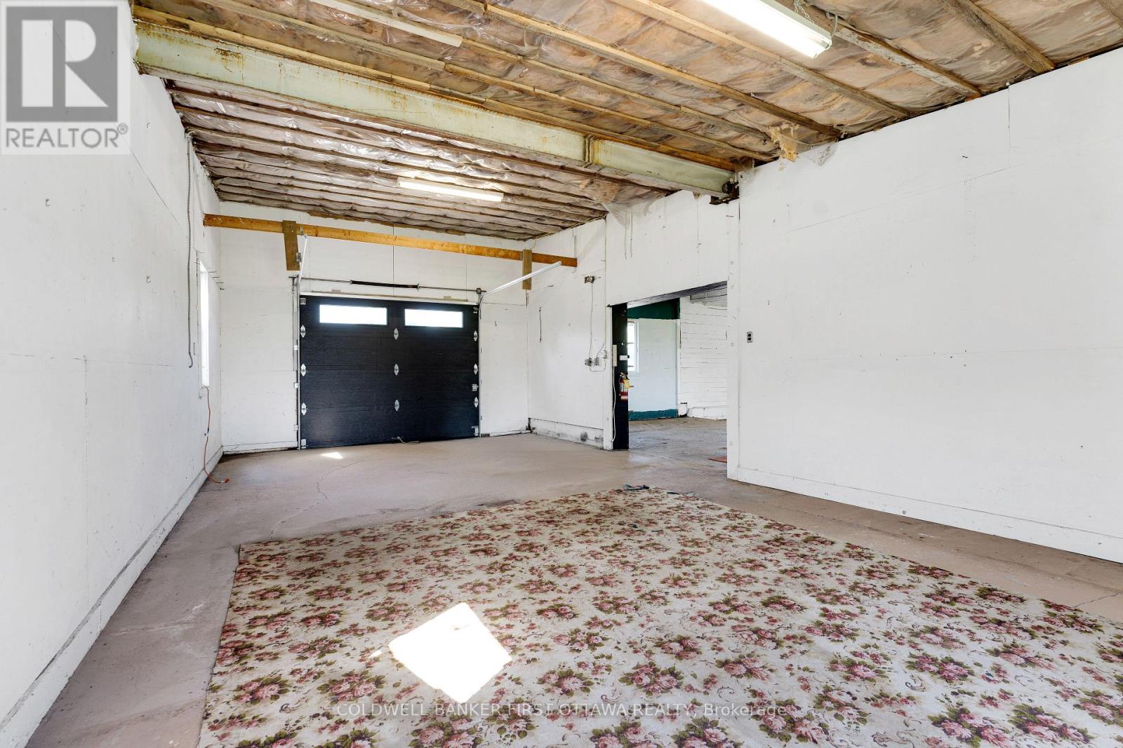 3004 RIDEAU FERRY ROAD