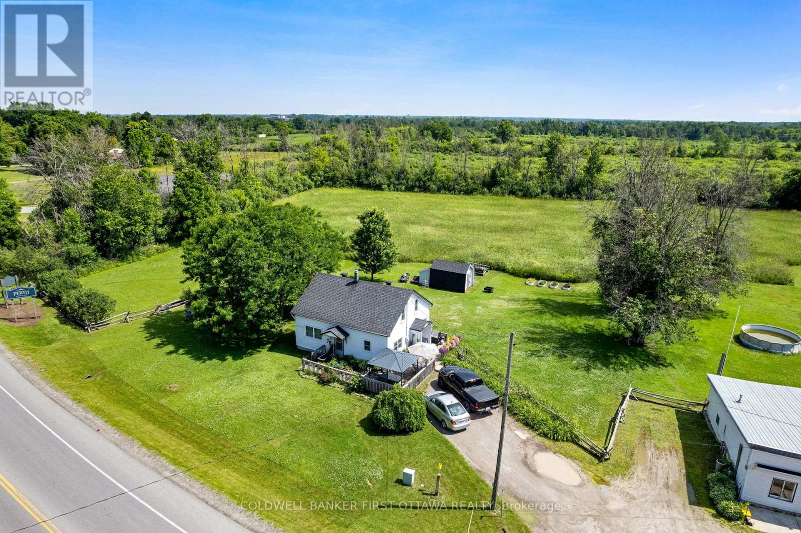 3004 RIDEAU FERRY ROAD