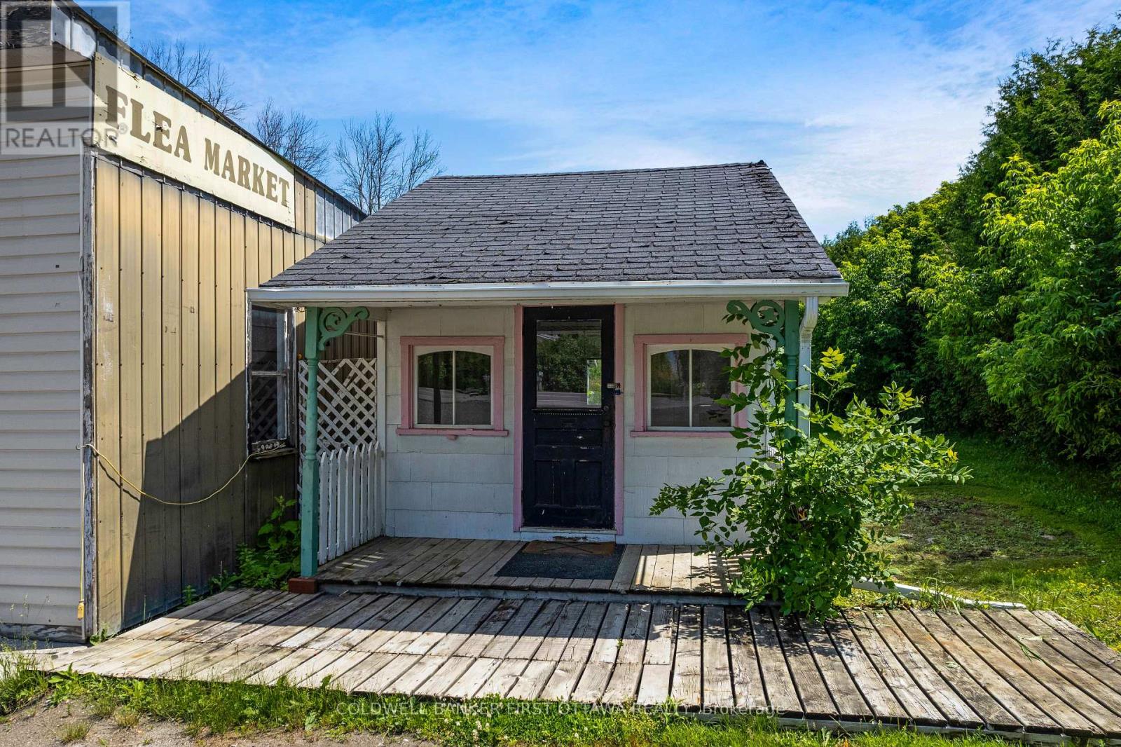 3004 RIDEAU FERRY ROAD