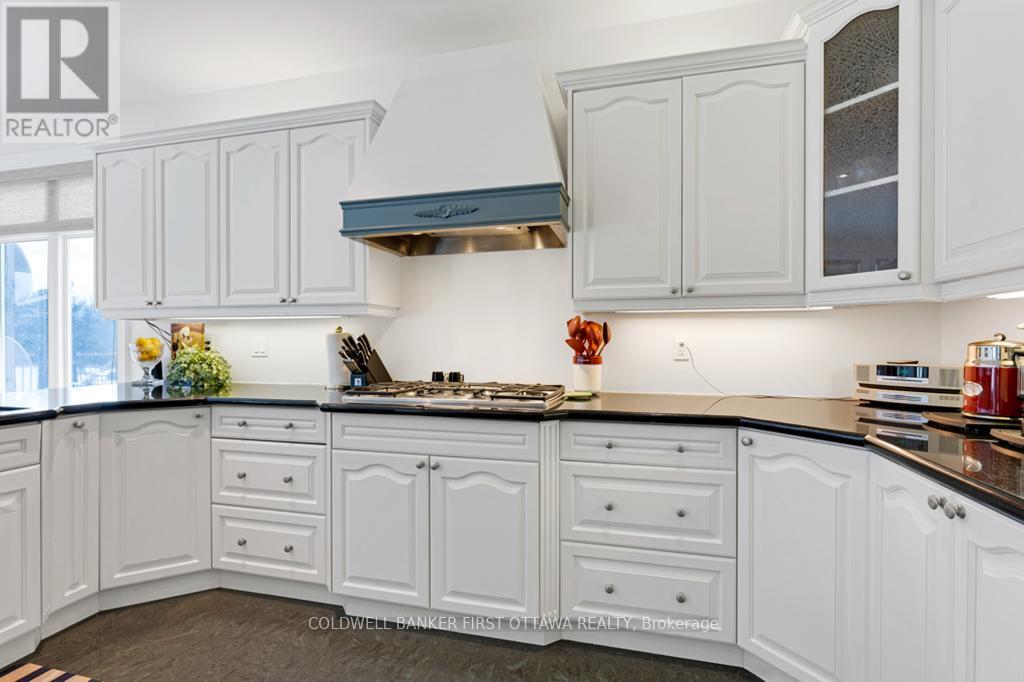 556 WEST POINT DRIVE