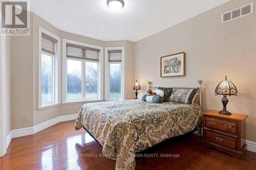 556 WEST POINT DRIVE