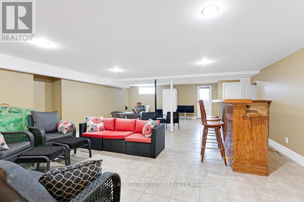 556 WEST POINT DRIVE