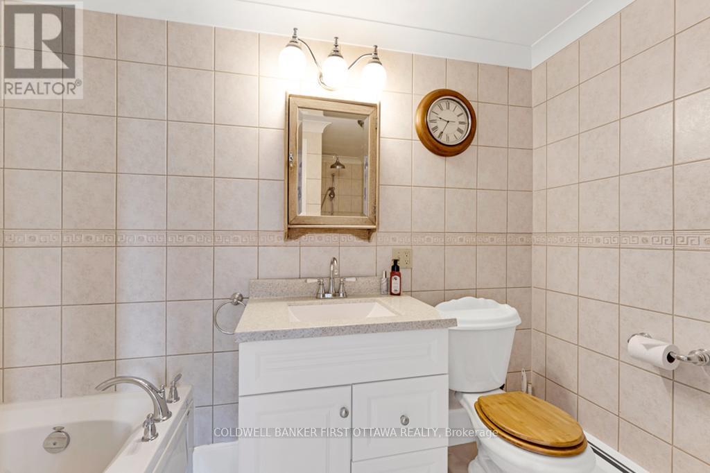 2638 RIDEAU FERRY ROAD