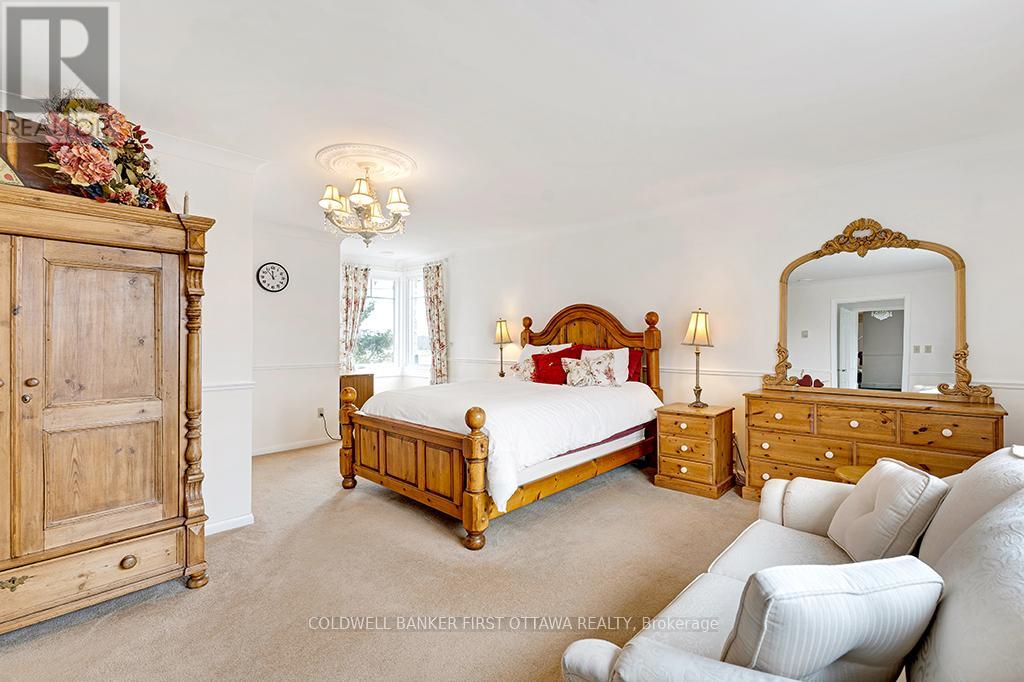 2638 RIDEAU FERRY ROAD