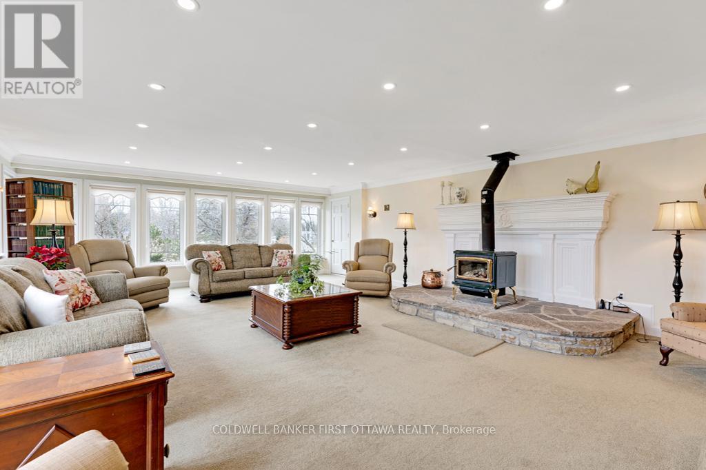 2638 RIDEAU FERRY ROAD