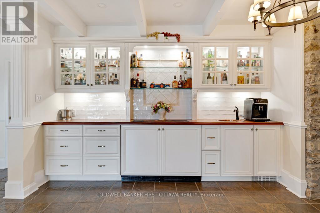 2638 RIDEAU FERRY ROAD