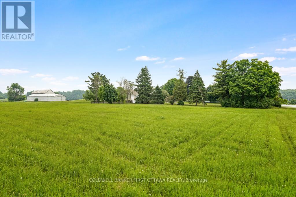 2638 RIDEAU FERRY ROAD