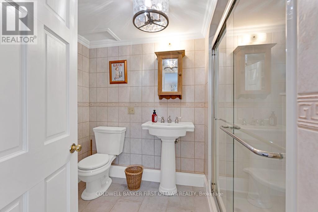 2638 RIDEAU FERRY ROAD